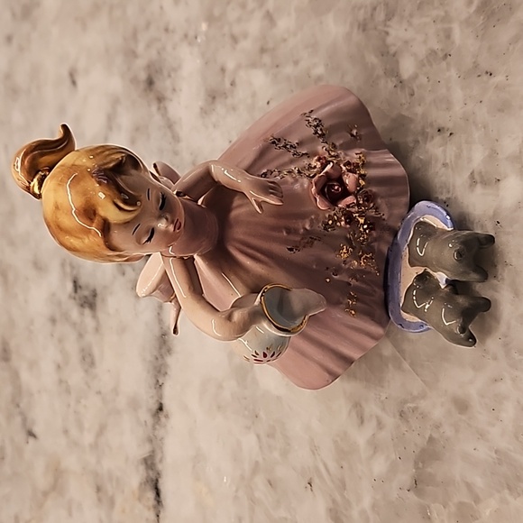 Josef little girl feeding kitties - Picture 1 of 4